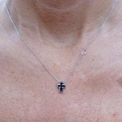 Collana Croce piccola oro bianco e spinelili neri [487c1408]