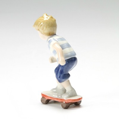 Statuina Bimbo Sullo Skateboard [8589aa82]