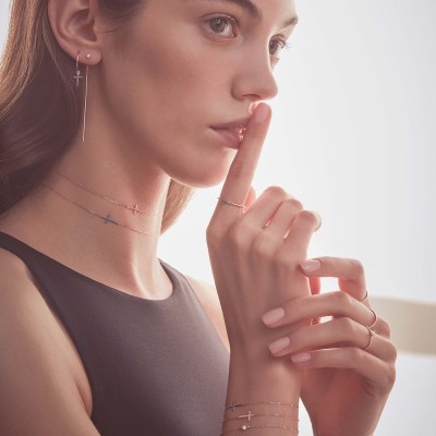 Girocollo 18kt Croce pasante polvere diamanti [5a5f0b0a]